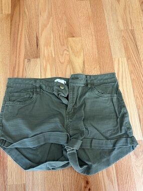 H&M High-Waist Olive Green Rolled-Hem Shorts